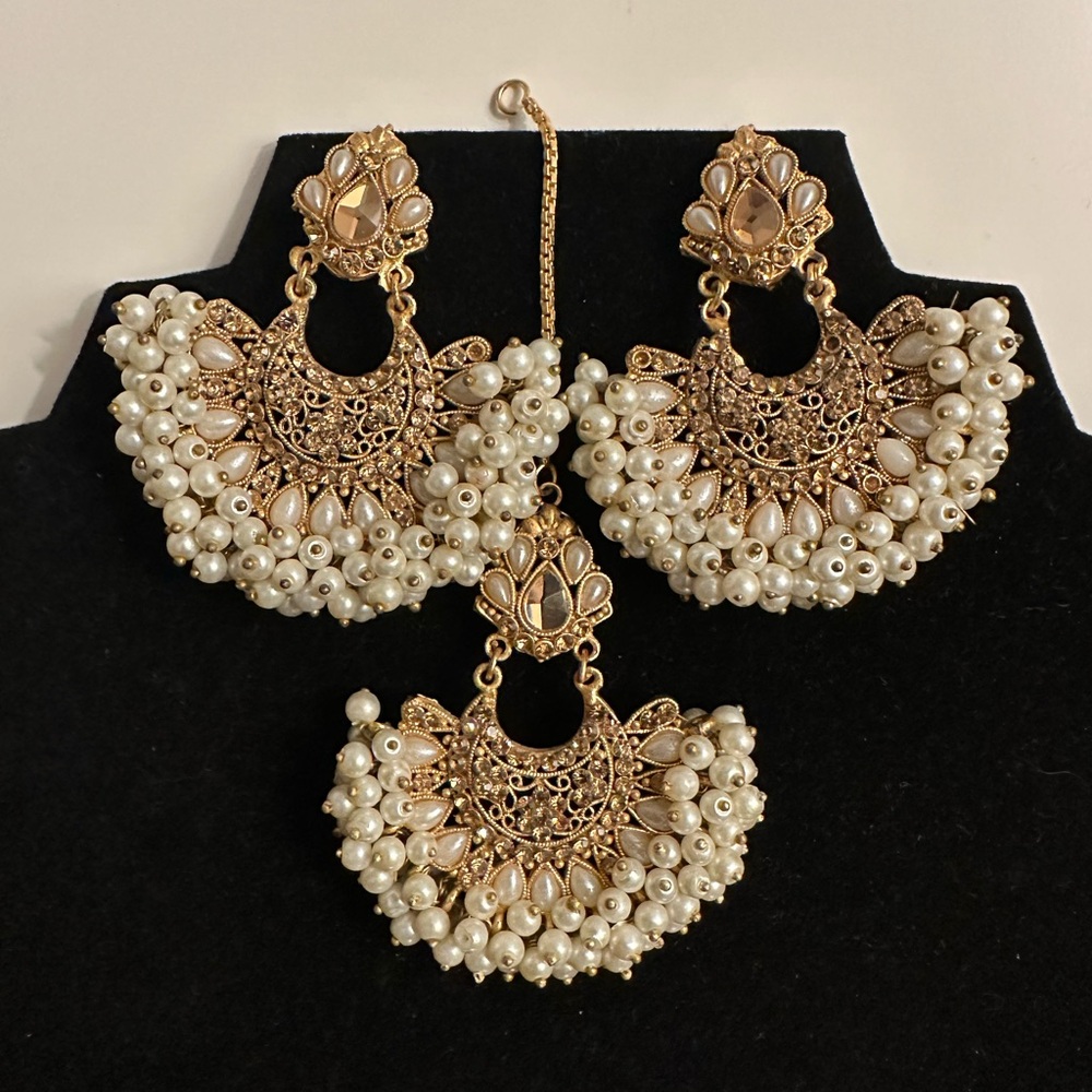 Indian jewelry set earrings + tikka pearl elegant traditional design